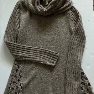 WOMEN'S TURTLENECK SWEATER